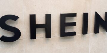 Ultimate Shein Shopping Guide Easy Step-by-Step Clothes Buying loja-da-shein-em-toquio-novembro-de-2022-imagem-dick-thomas-johnsonflickrreproducao-1688579301012_v2_4x3